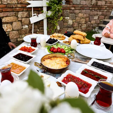 Kent Ayvalık Oda ve Kahvaltı Ayvalı